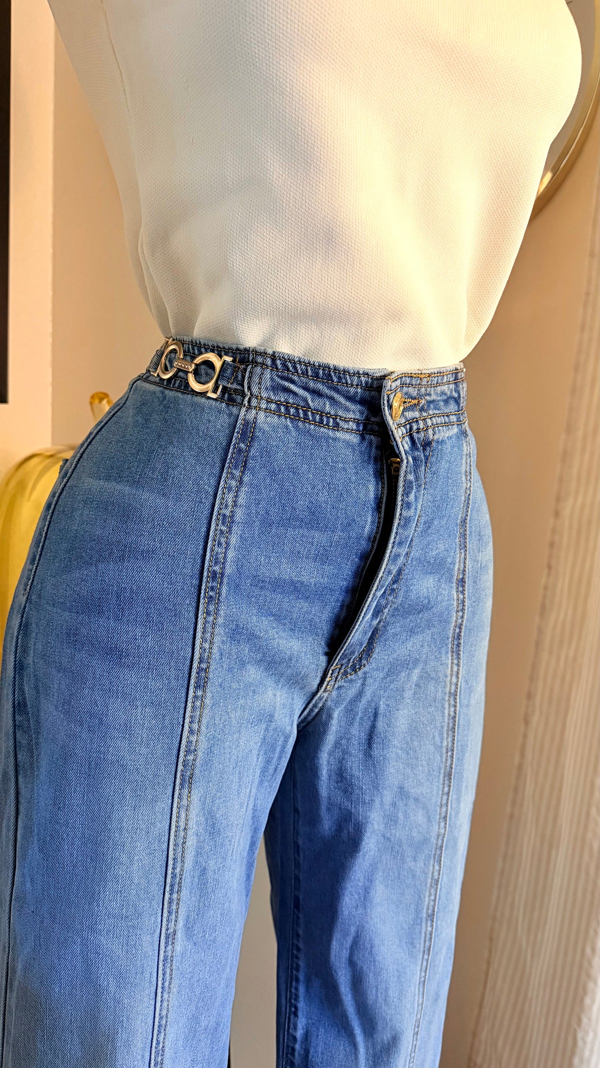 HIGH RISE JEANS