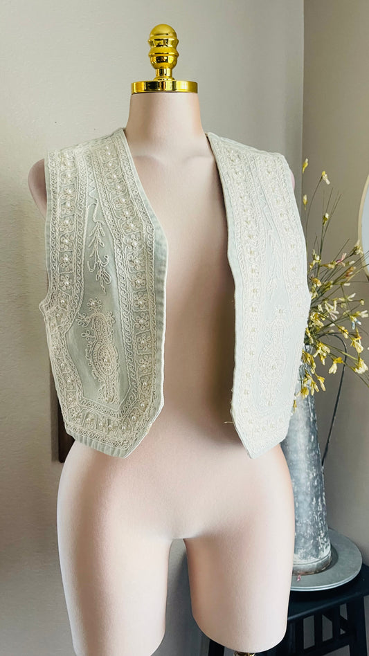 DENIM W/ PEARL VEST