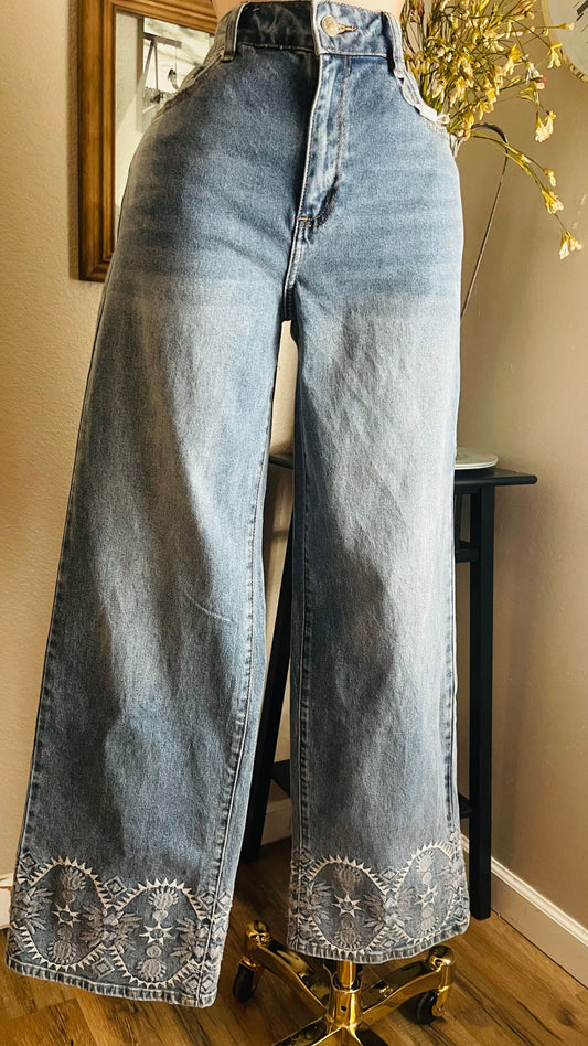 BOTTOM EMBROIDERED JEANS