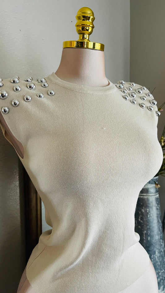 SHOULDERS RIVETS TOP