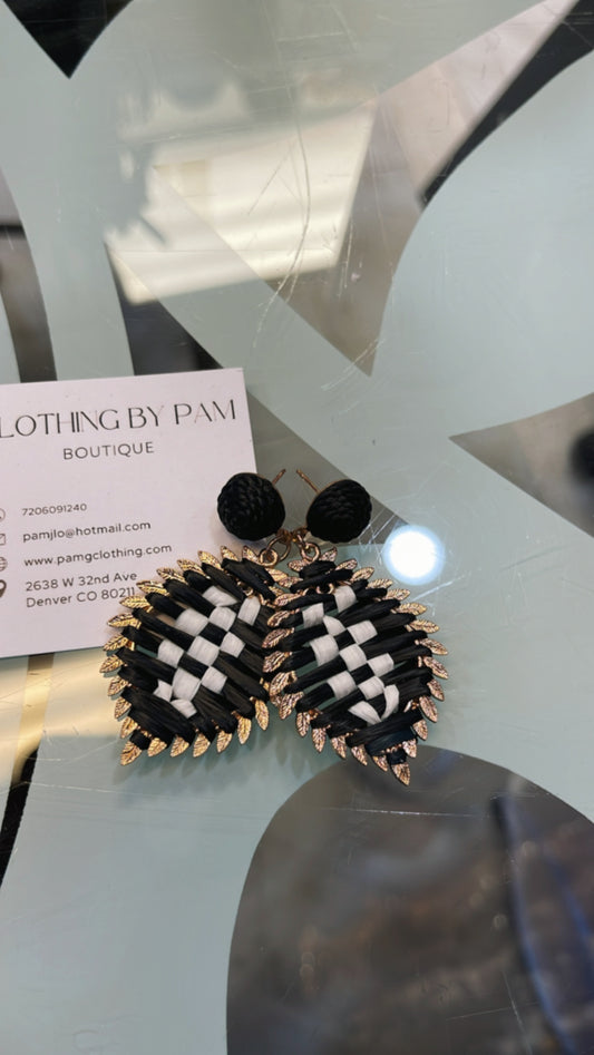 WHITE/BLACK EARRINGS