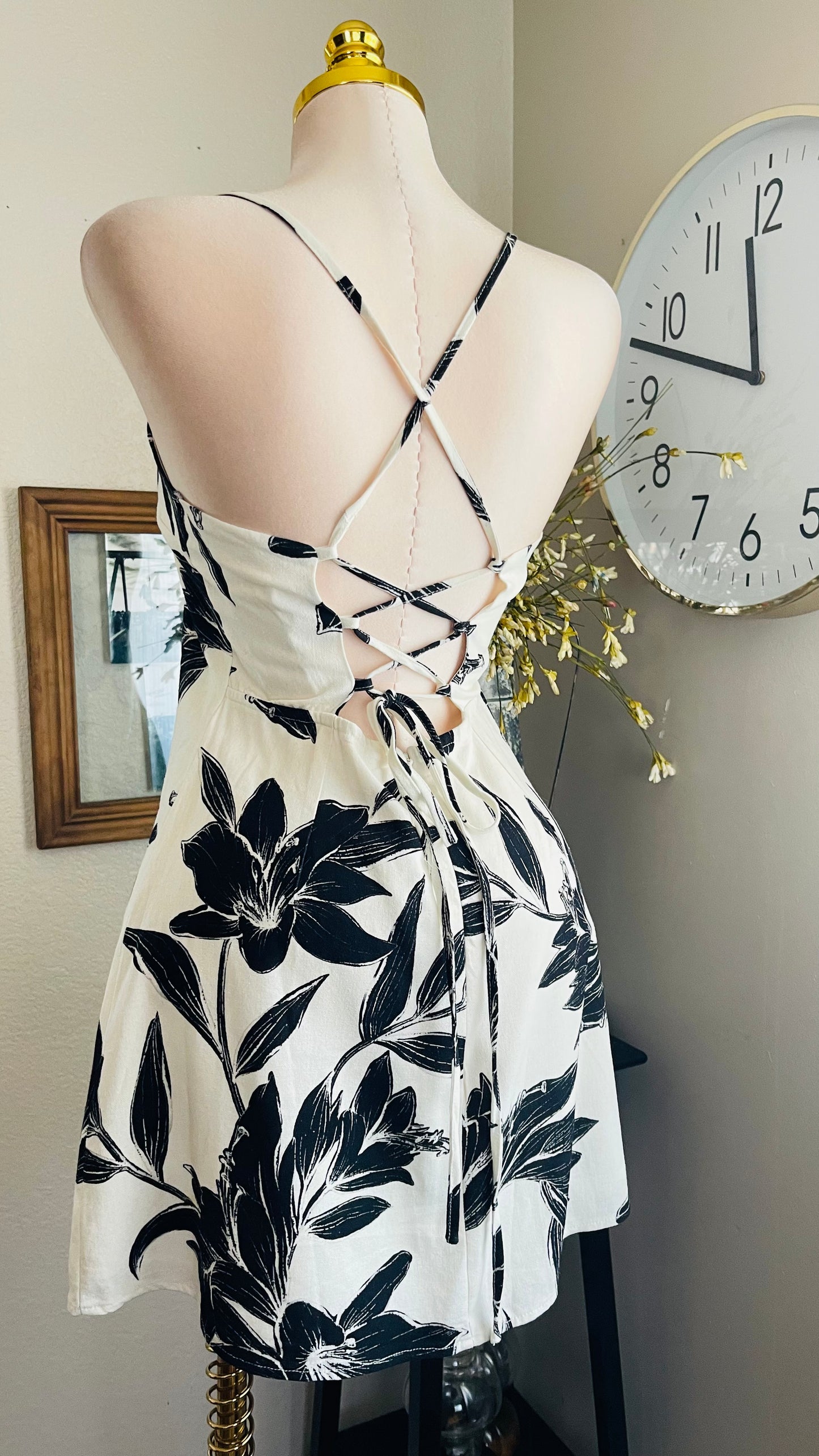 BLACK PRINT FLOWERS