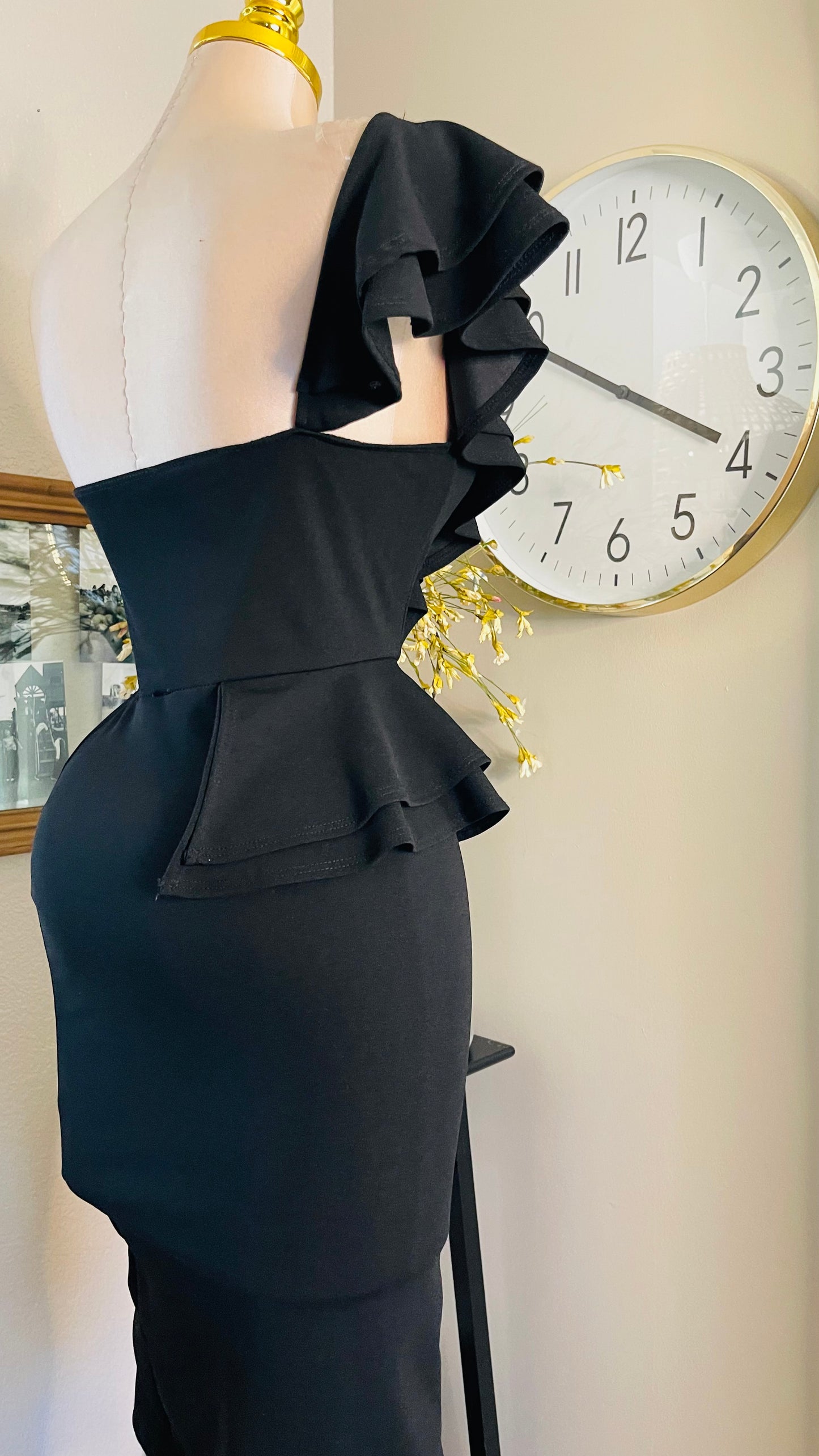 ONE SHOULDER WAVES DRESS