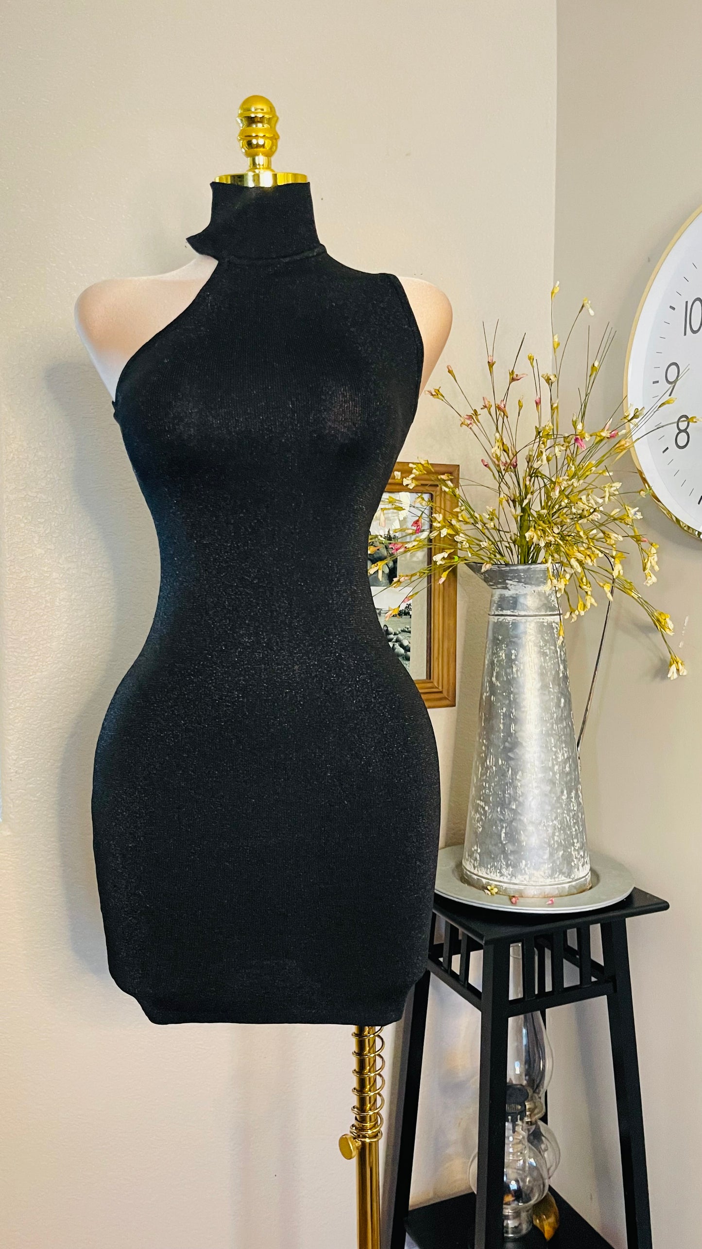 BLACK DRESS