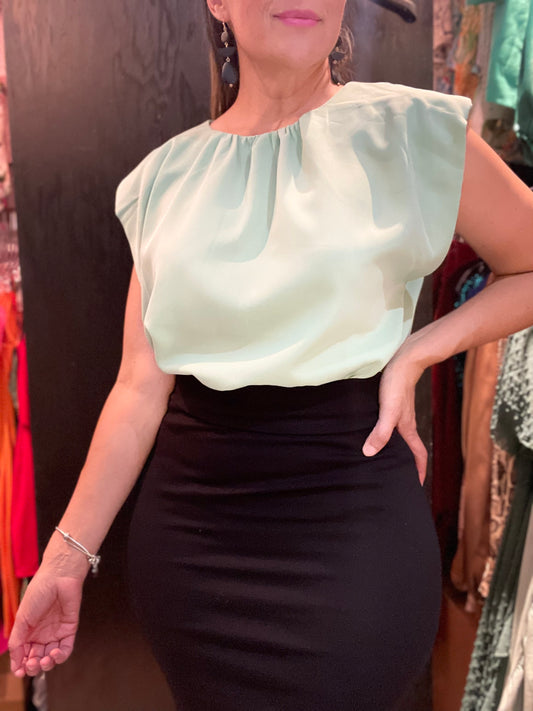 BLUSA HOMBRO REALZADO