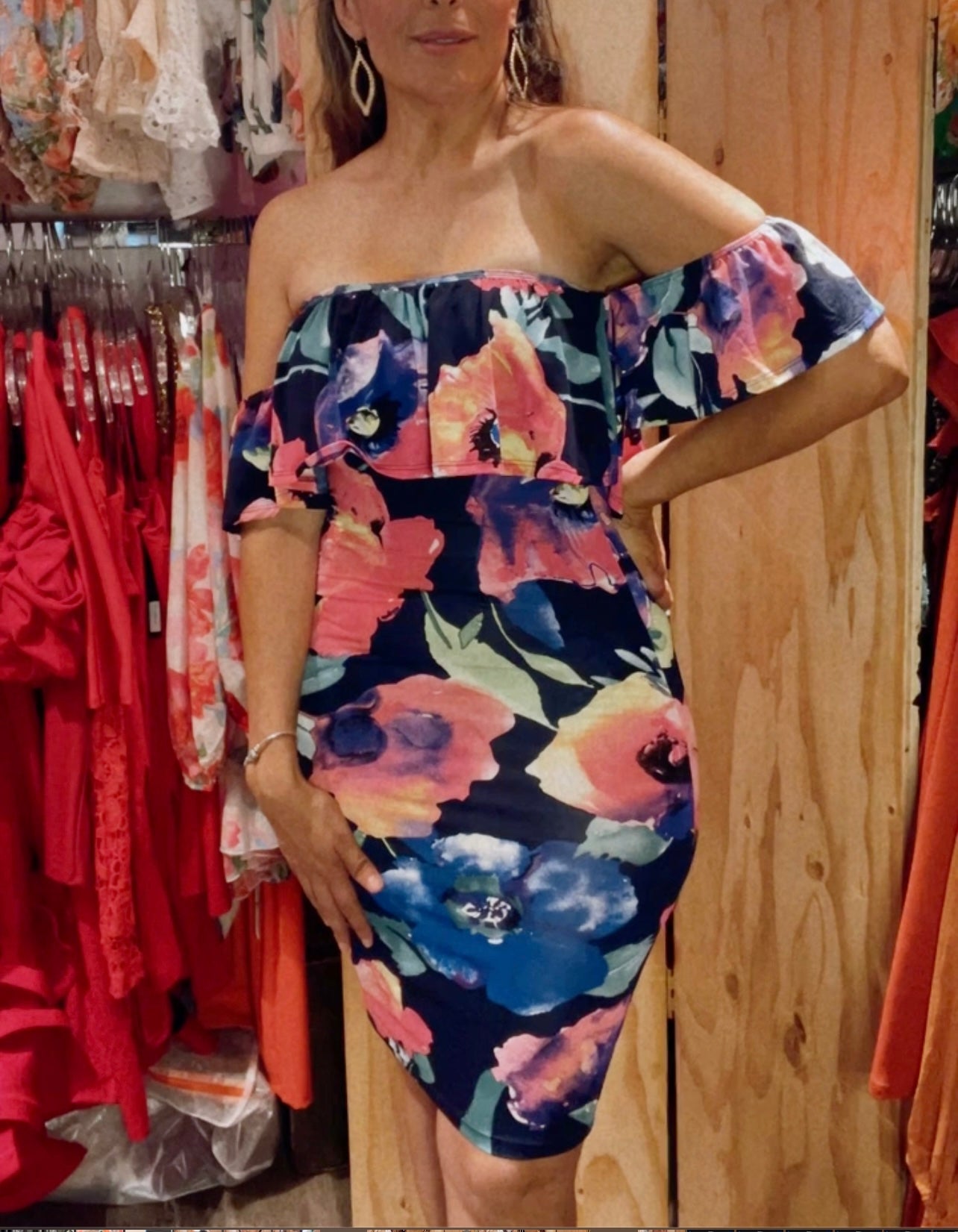 VESTIDO A LOS HOMBROS