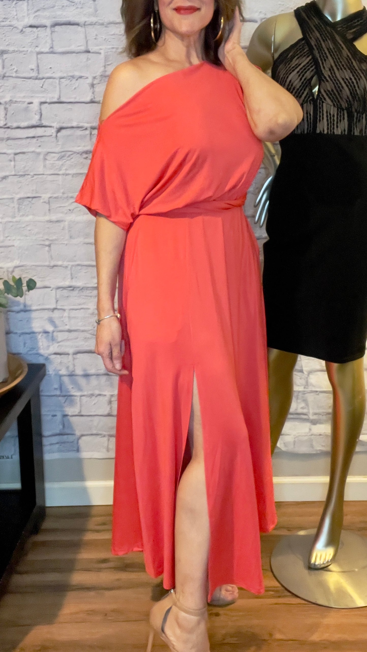 VESTÍDO CUELLO OJAL