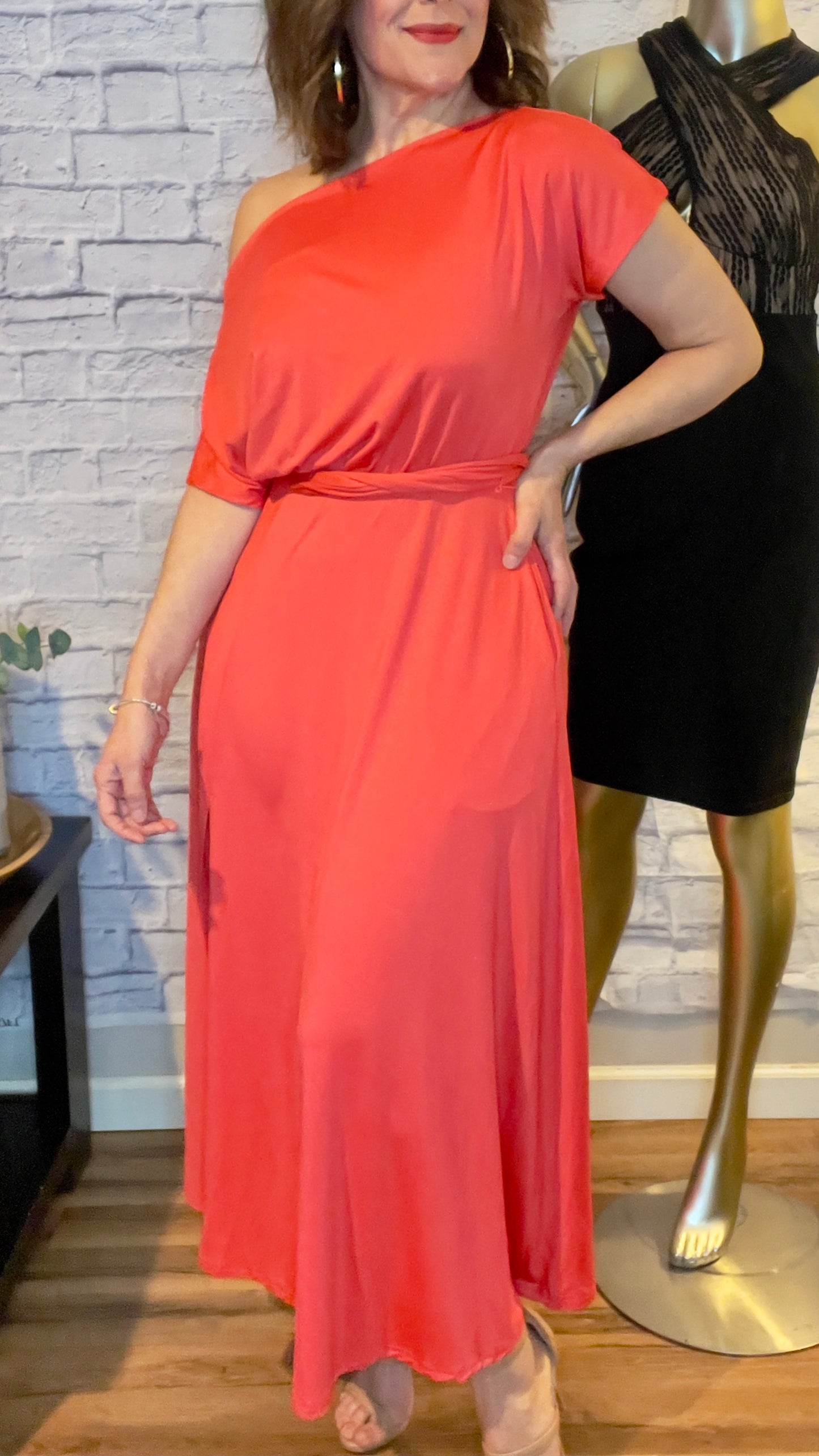 VESTÍDO CUELLO OJAL