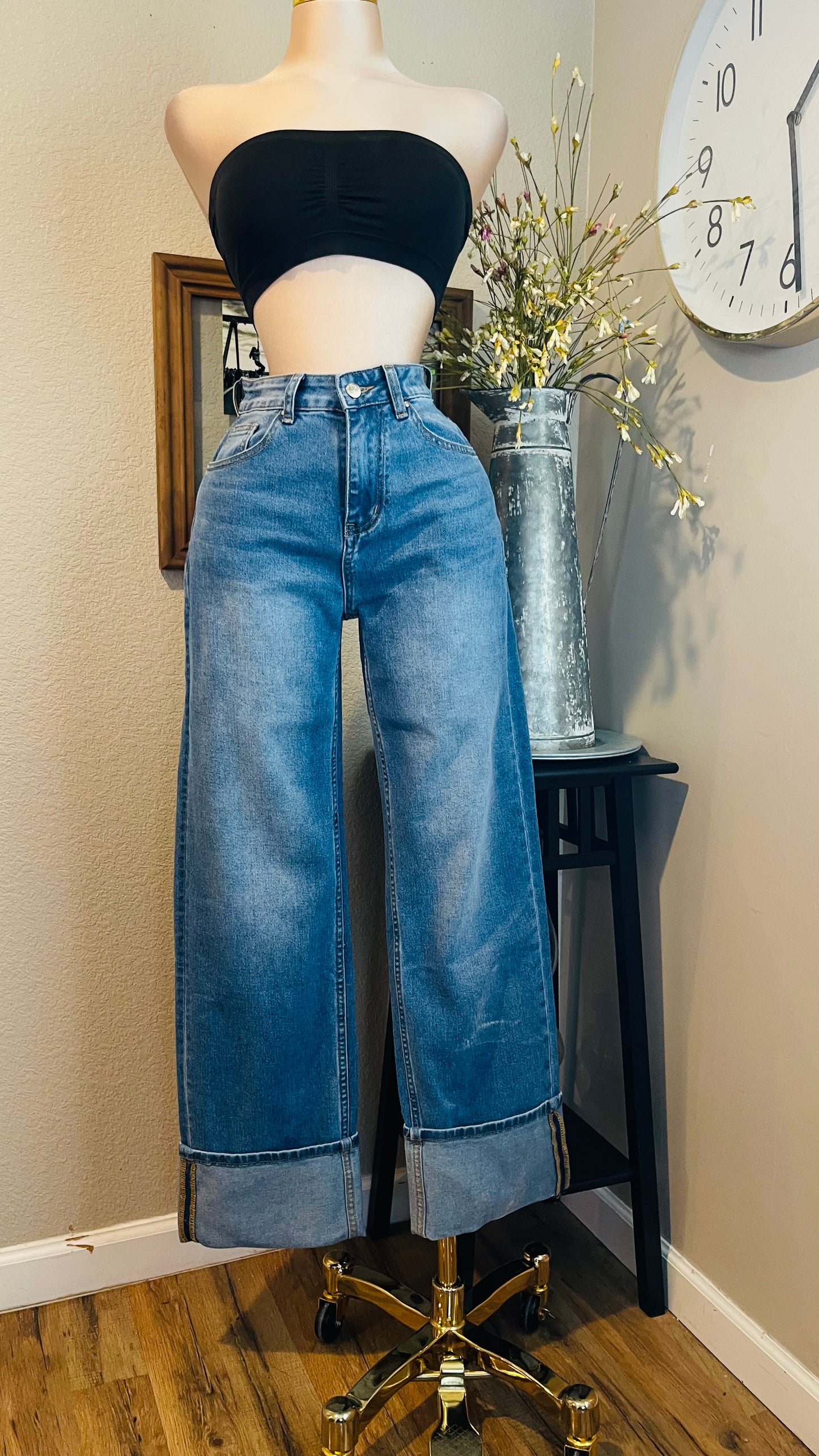 TURNS UP JEANS