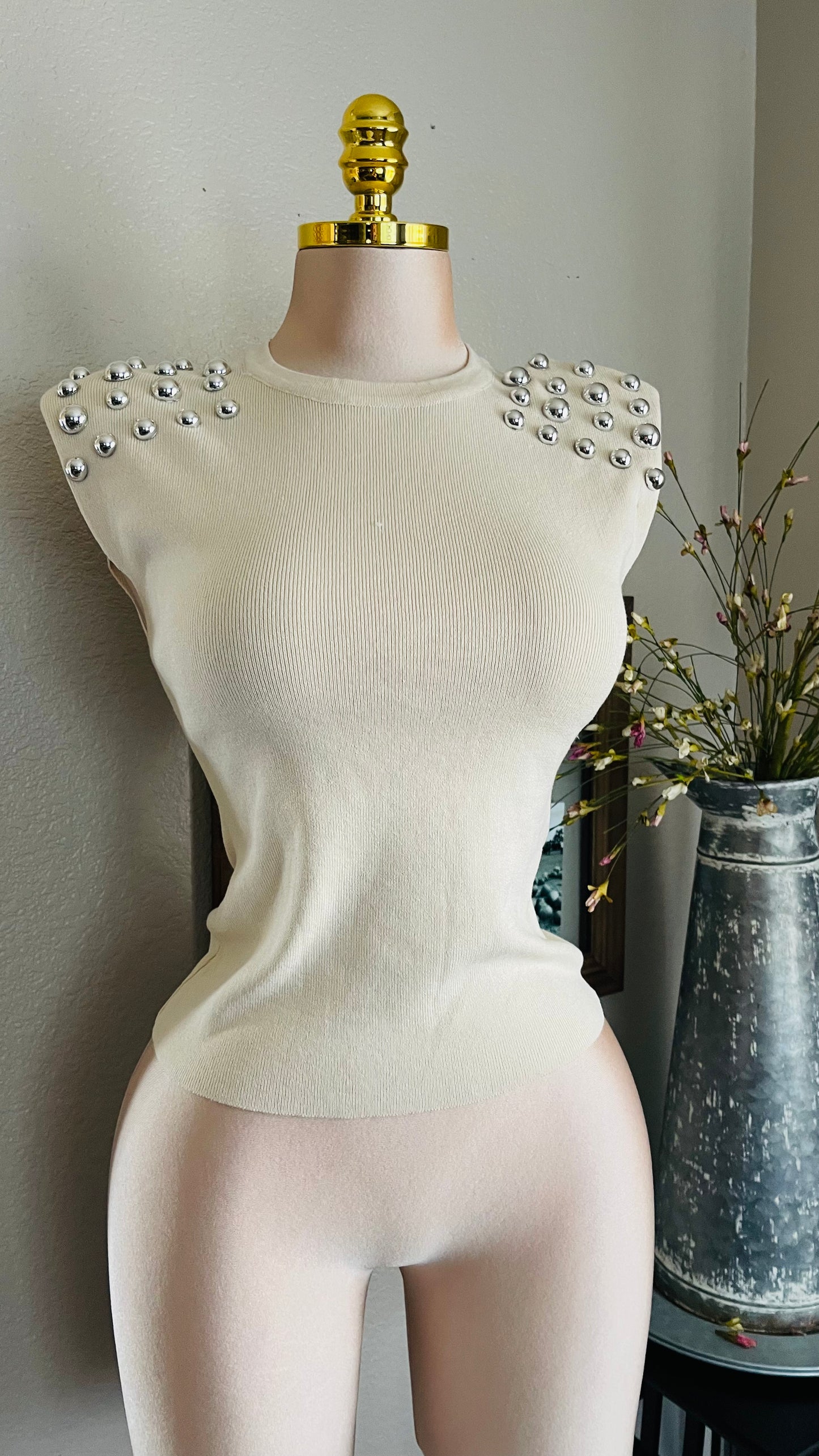 SHOULDERS RIVETS TOP