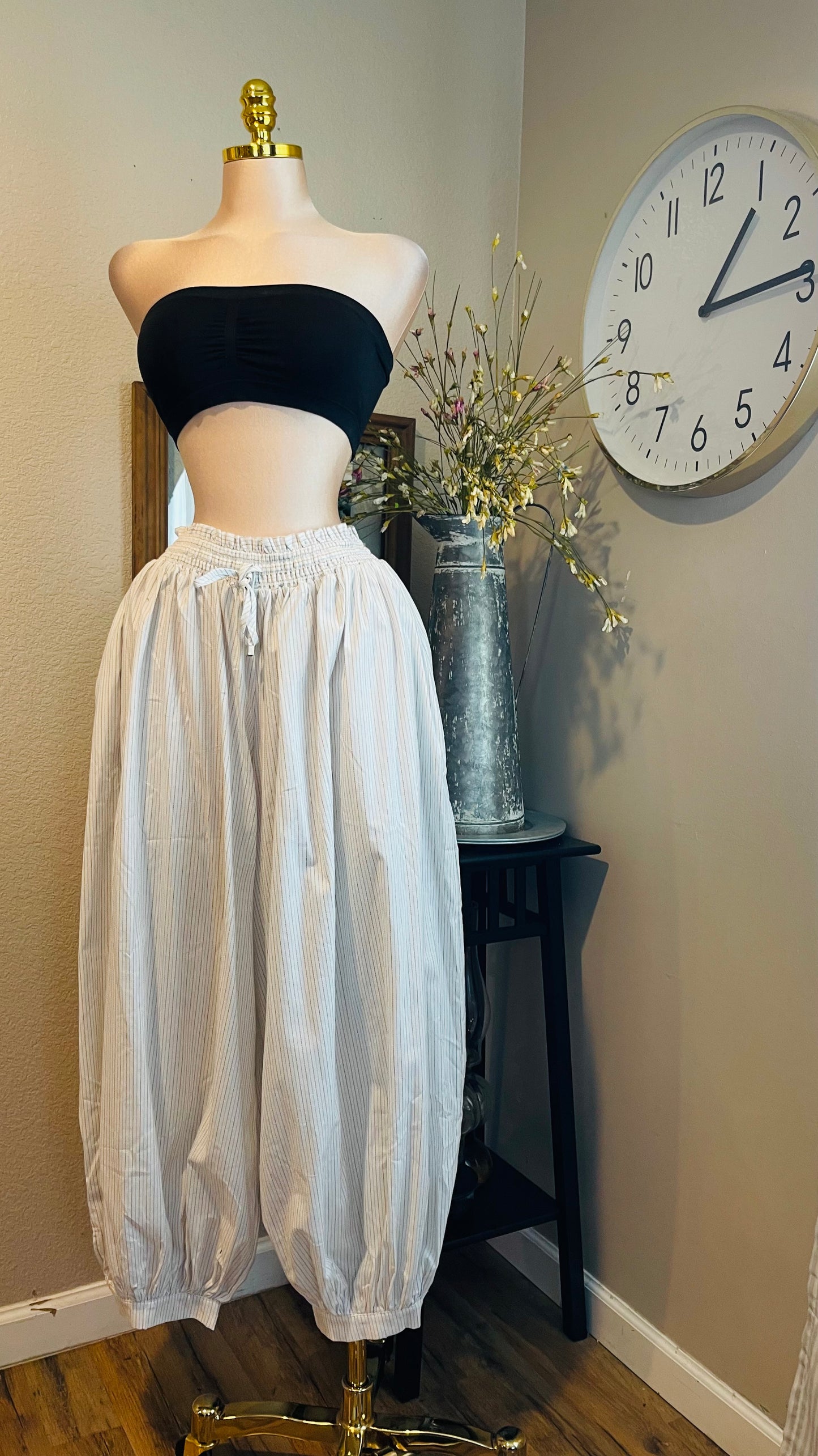 WHITE BAGGY TROUSERS
