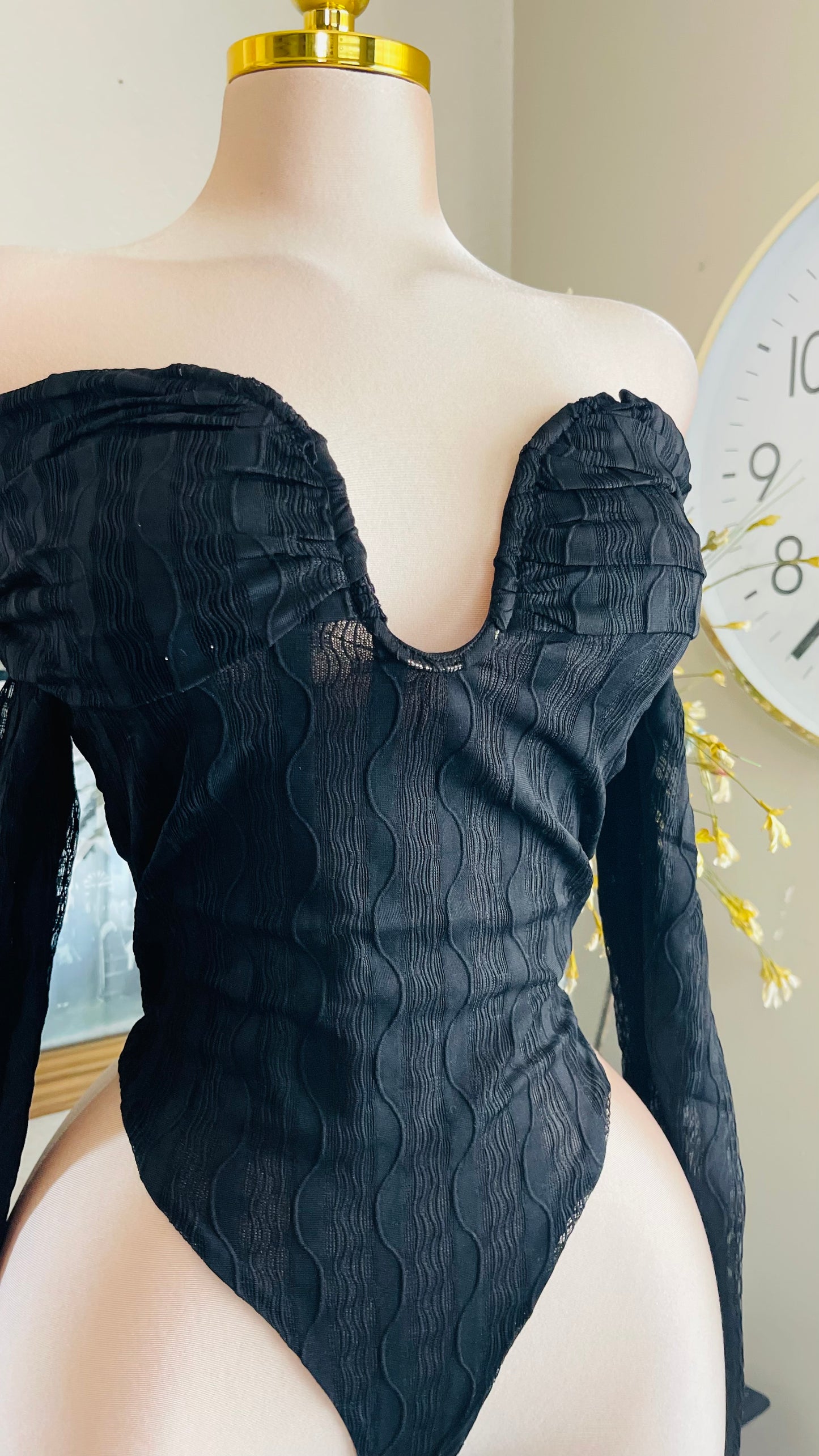 BLACK LACE BODYSUIT