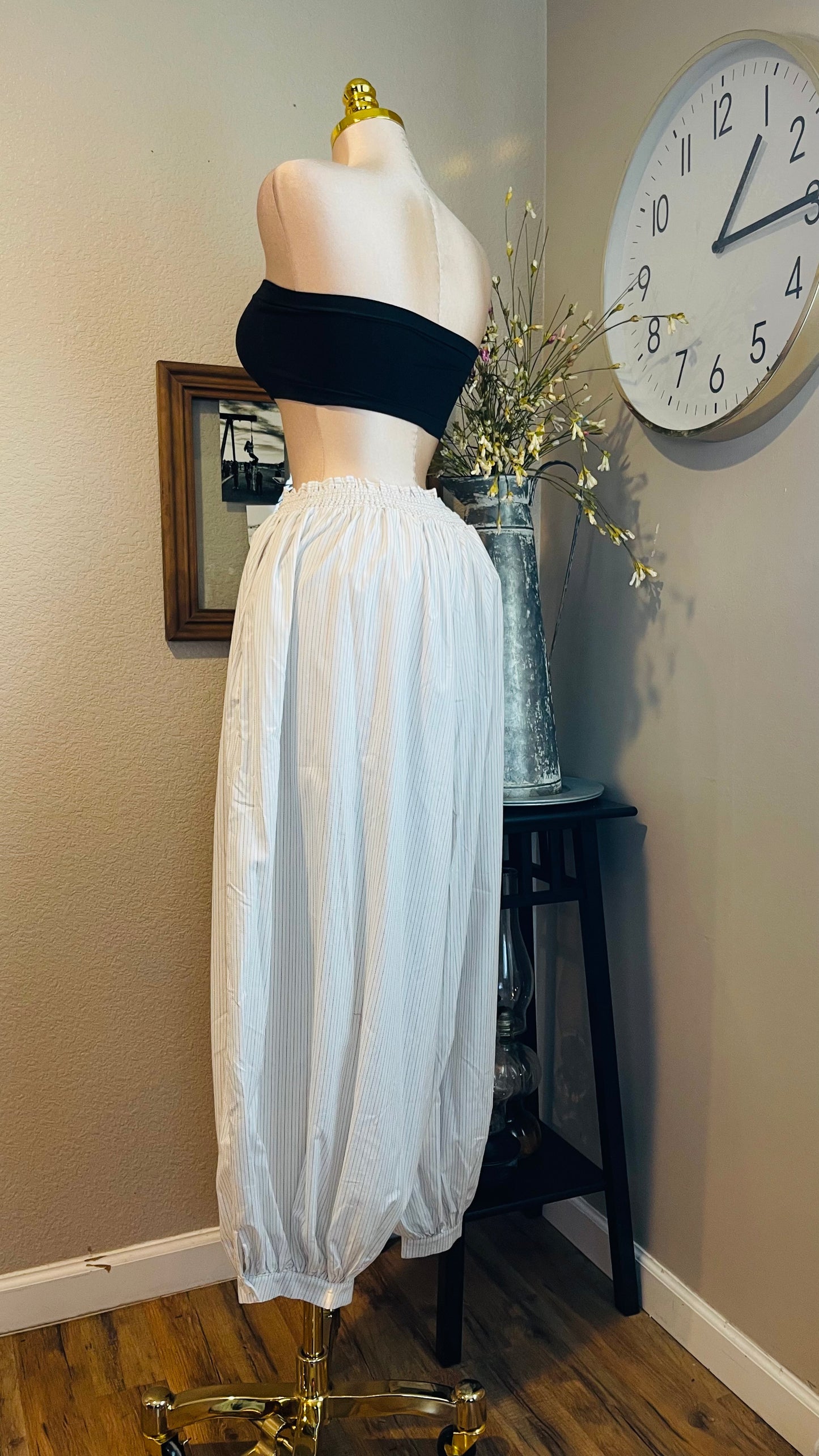 WHITE BAGGY TROUSERS