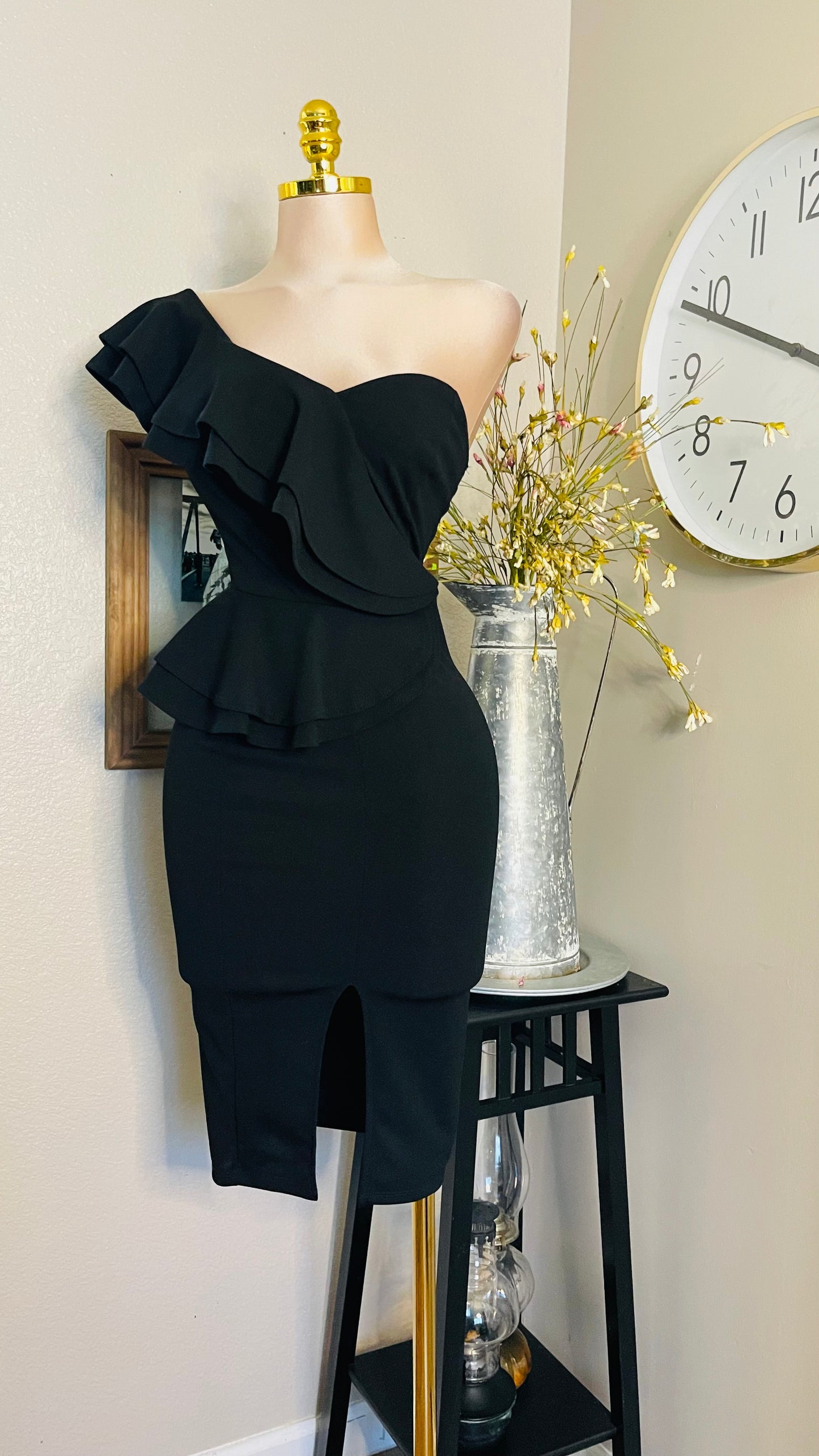 ONE SHOULDER WAVES DRESS