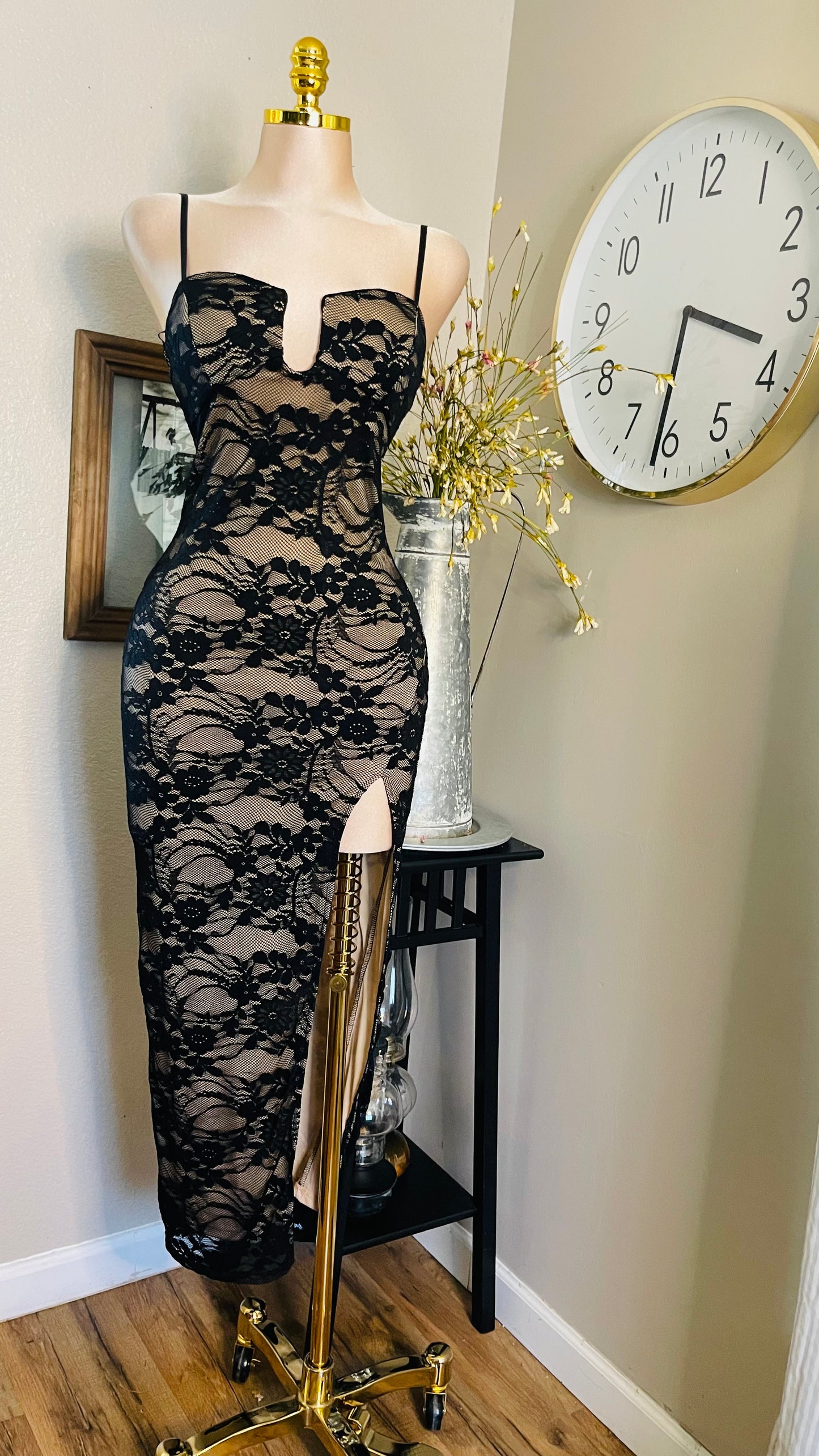 BLACK LACE DRESS