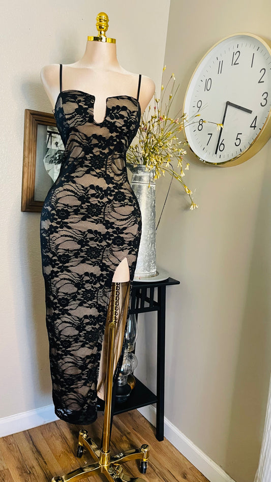 BLACK LACE DRESS