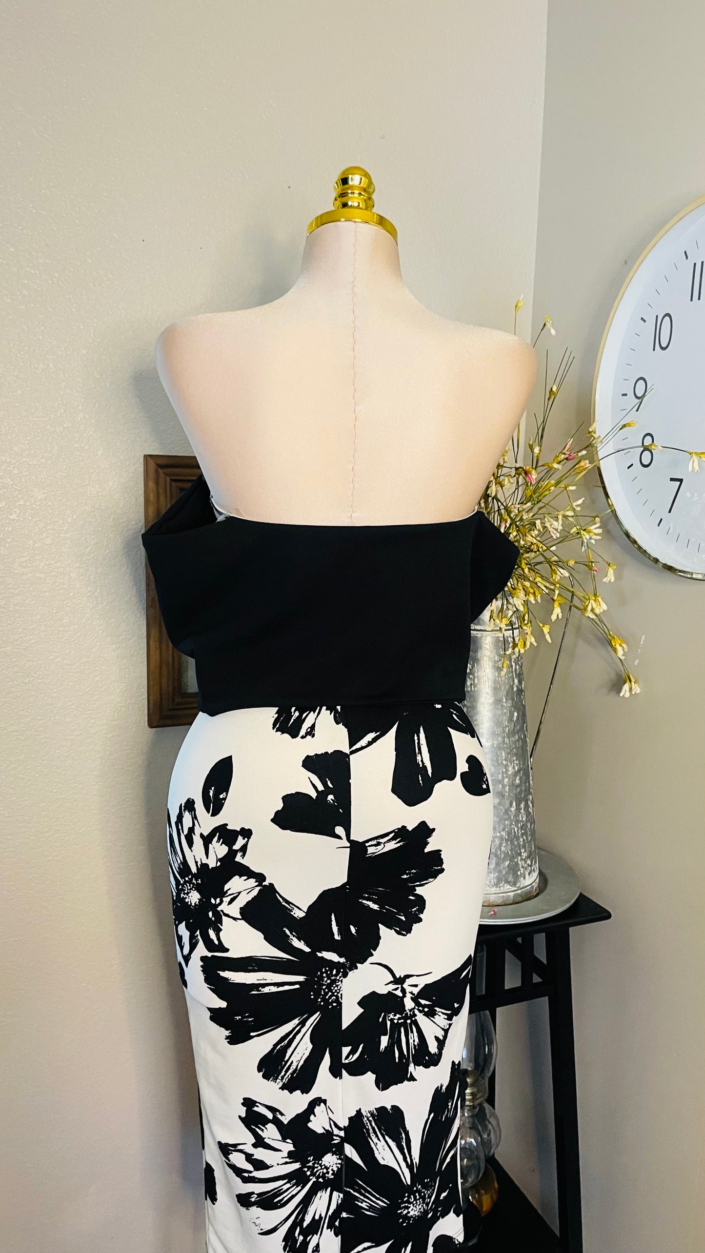 OUT OF SHOULDER DRESS