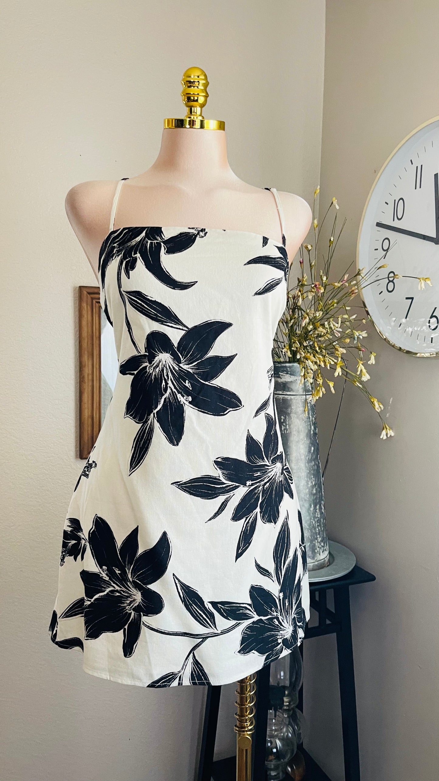 BLACK PRINT FLOWERS