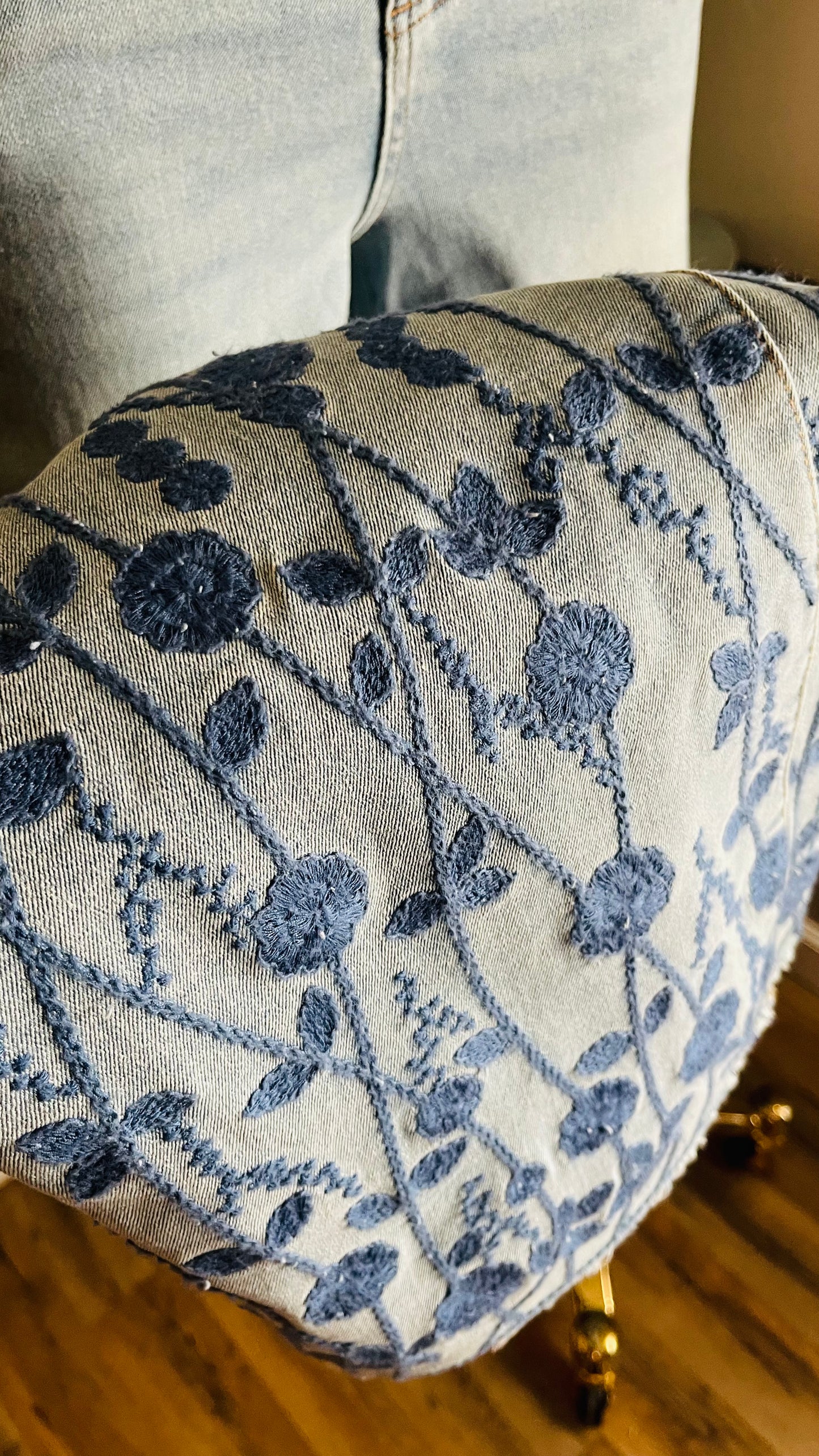 WIDE LEG EMBROIDERED FLOWERS