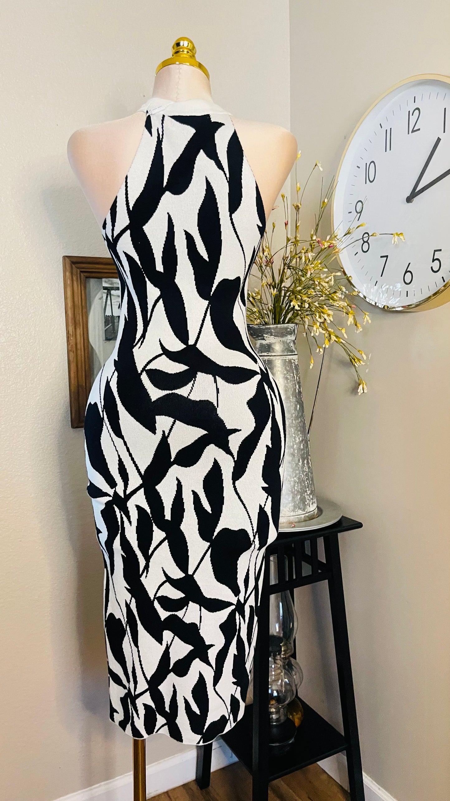 BLACK FLOWERS PRINT