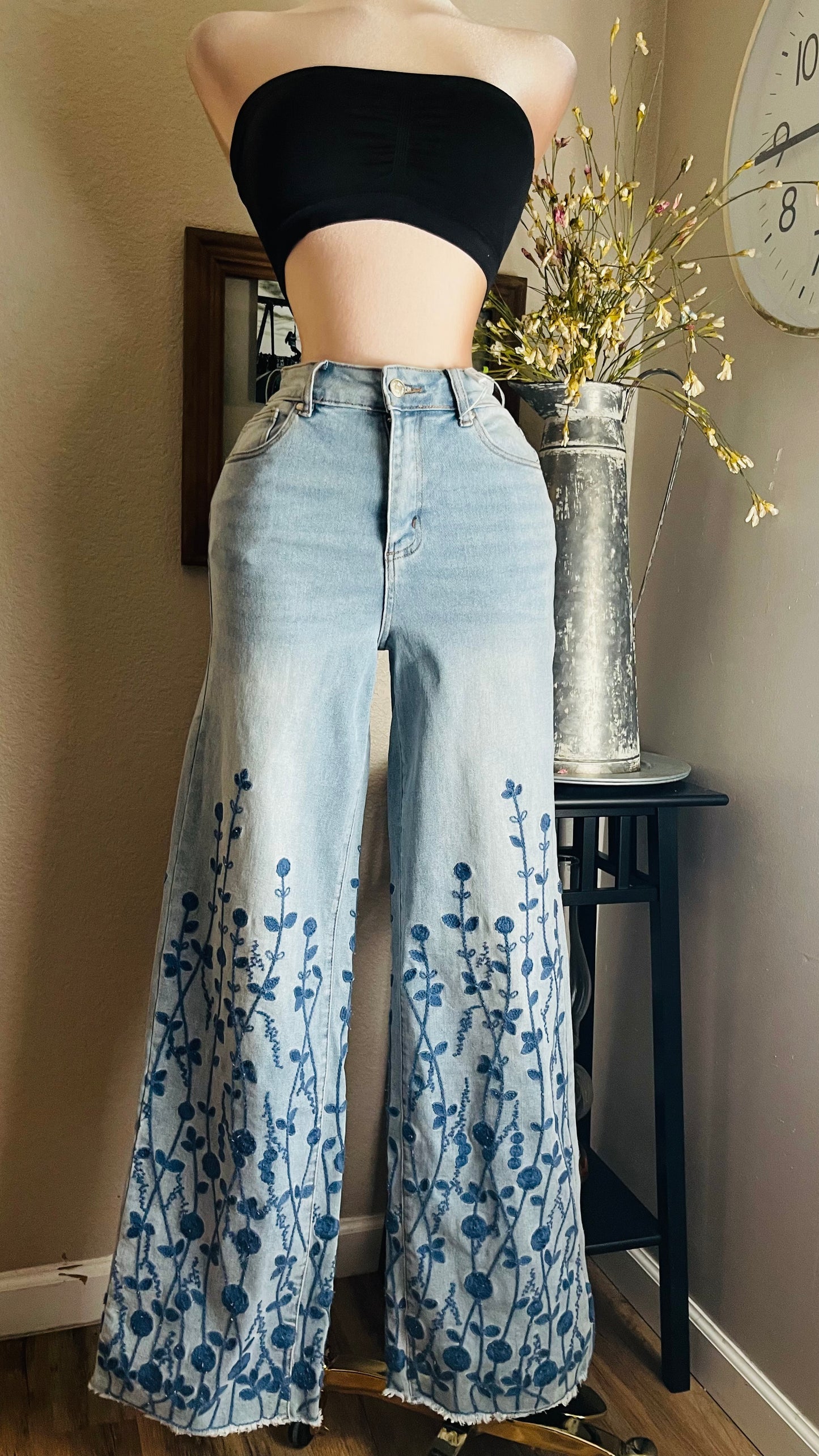 WIDE LEG EMBROIDERED FLOWERS