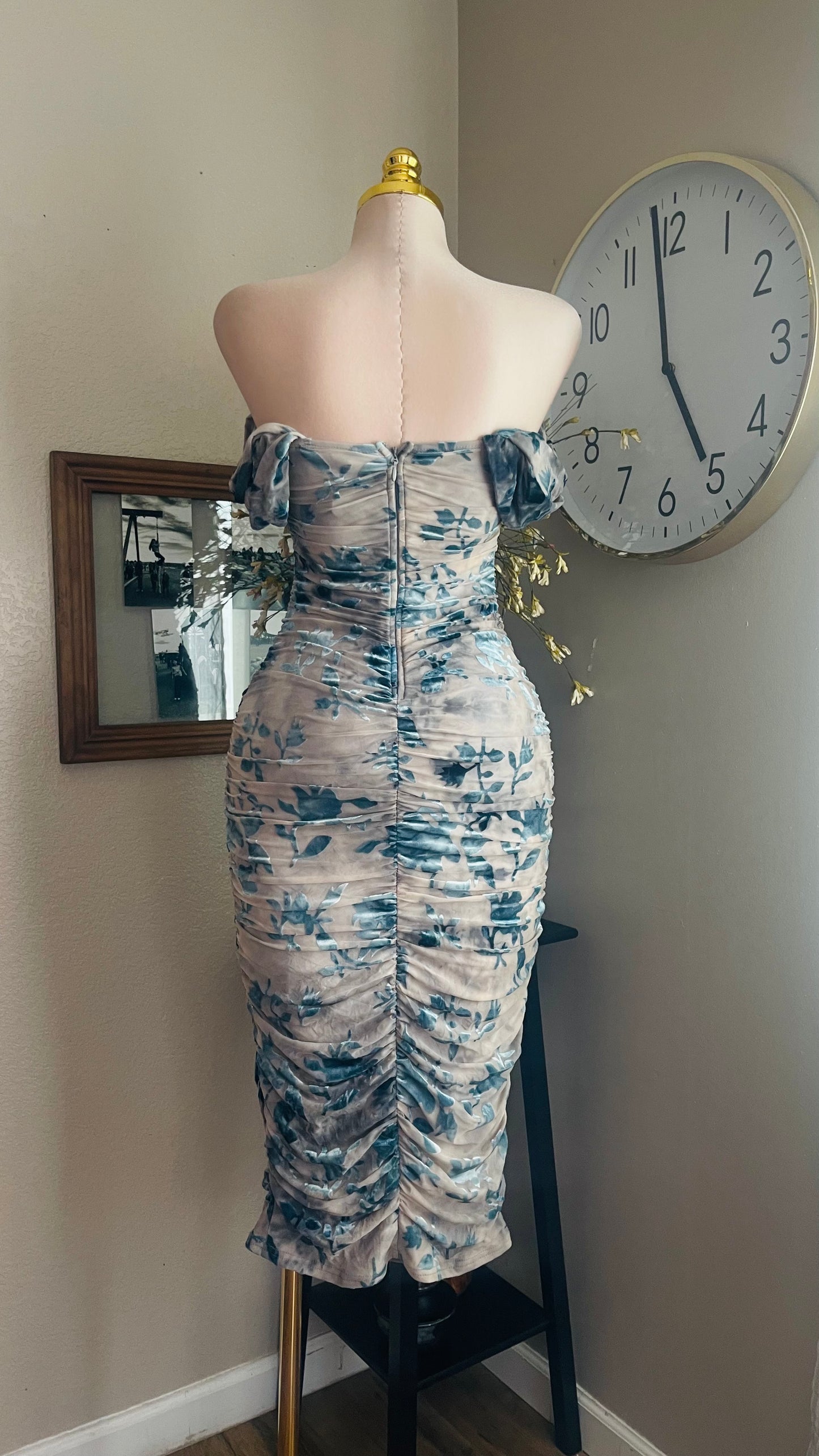 BLUE VELVET BODYCON MIDI DRESS